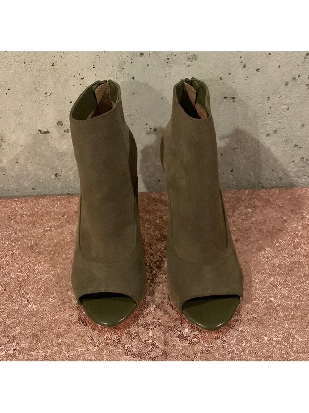 LIKE NEW JOIE SUEDE OLIVE GREEN PEEP TOE 4” HEEL BOOTIES SIZE 39